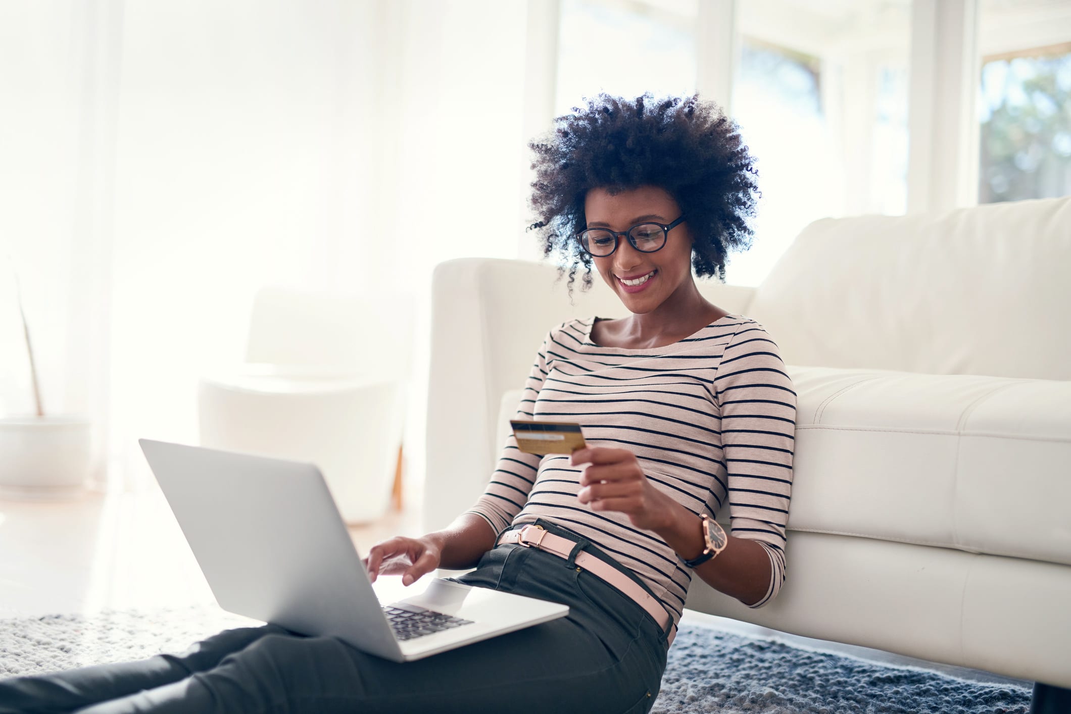 woman online shopping