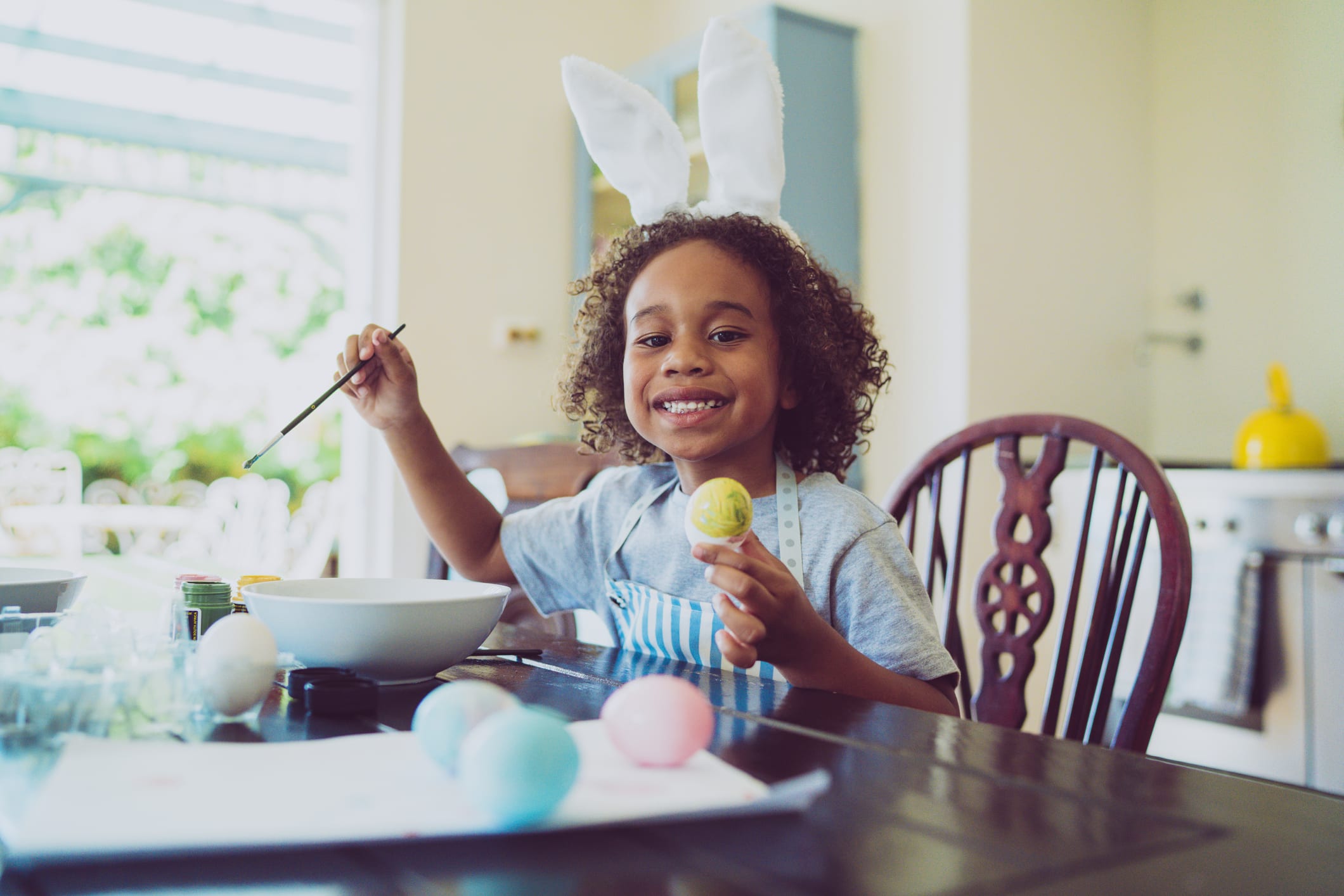 kid dyeing eggs
