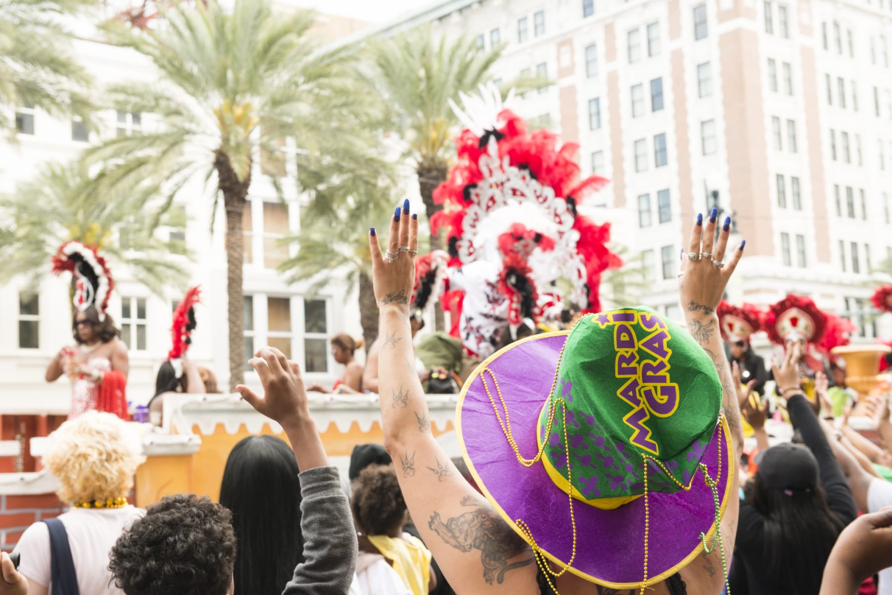 Beads Mardi Gras New Orleans Bourbon Street Get Flash Take Top Off Men's T-Shirt 