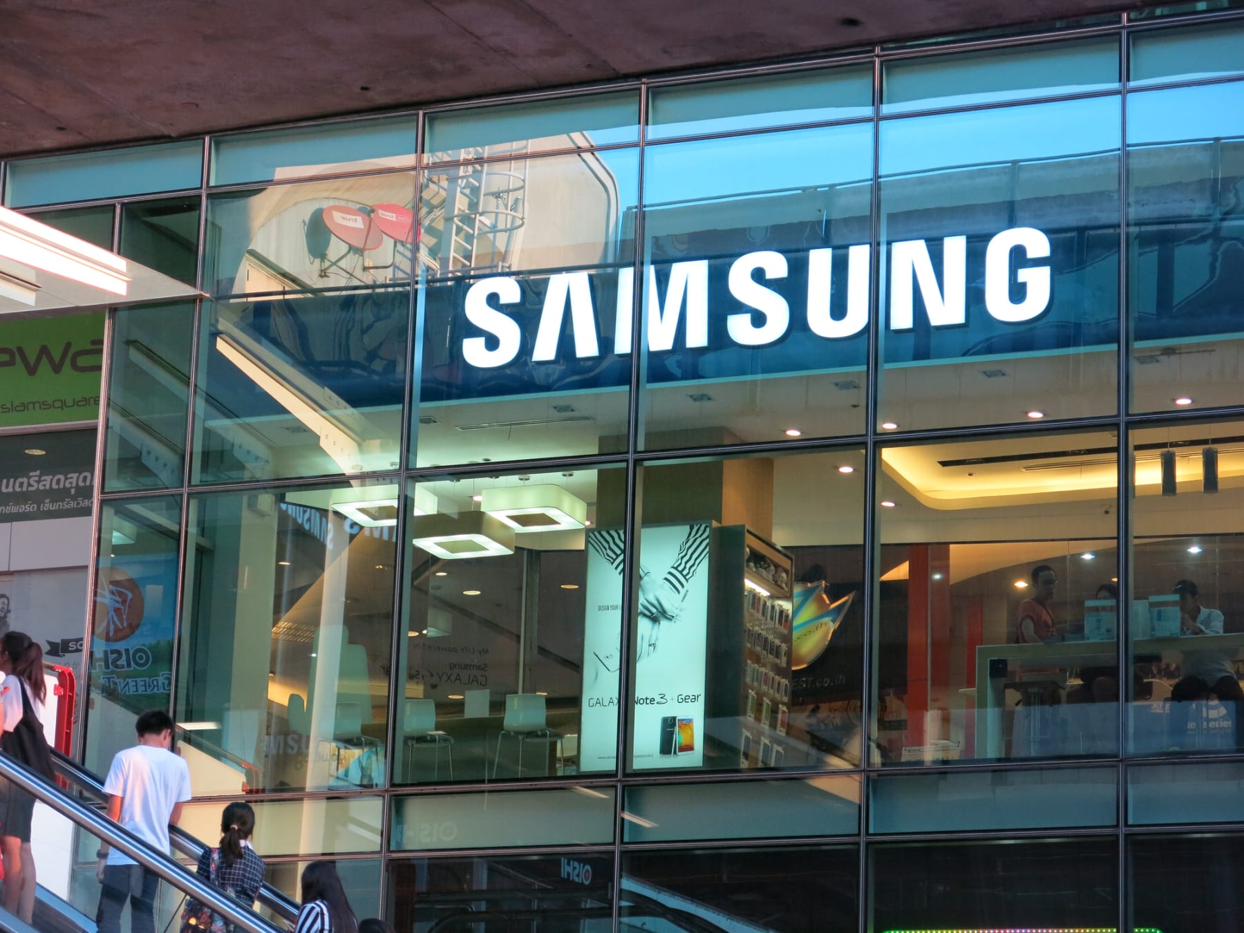 Samsung store selling Galaxy phones