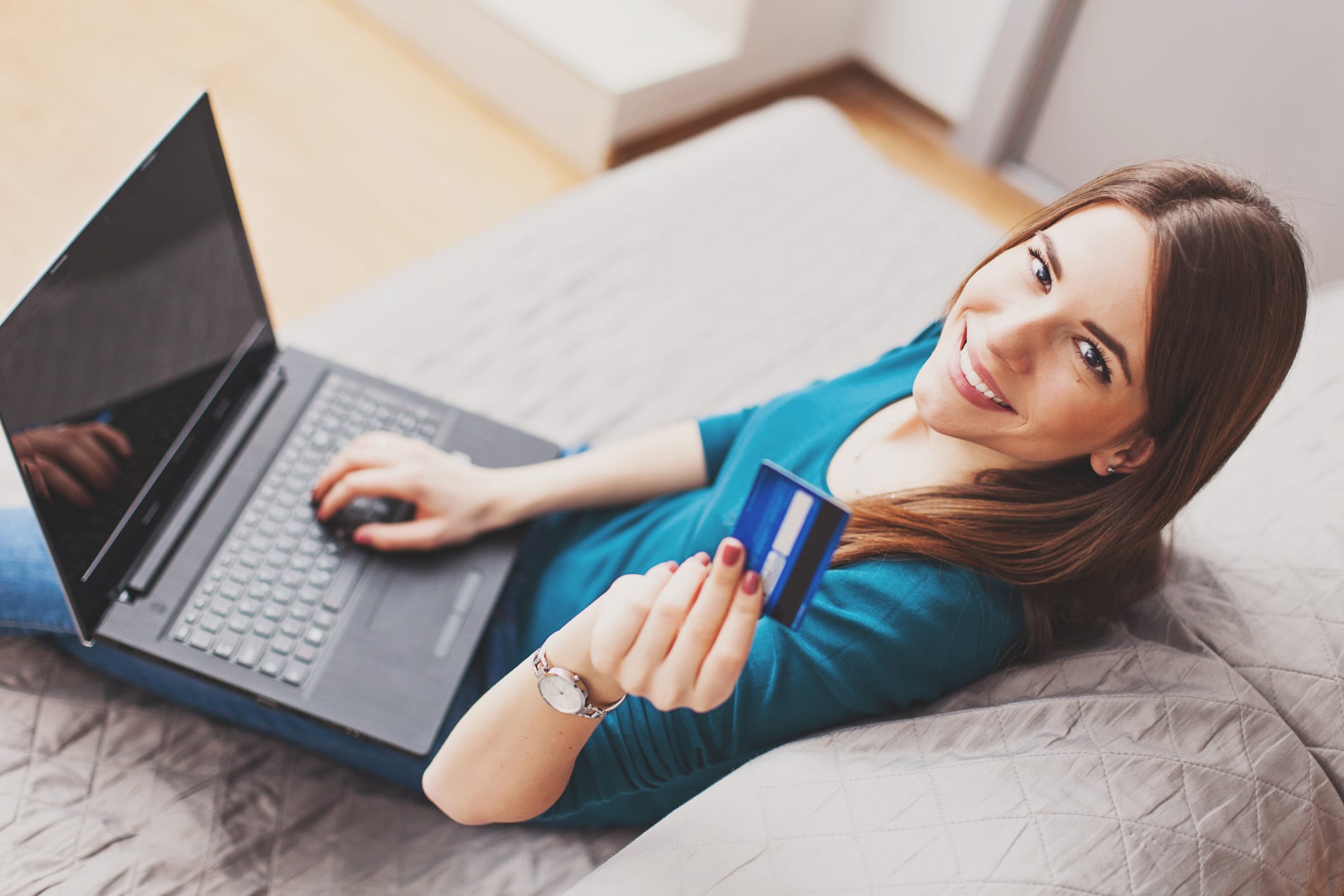 woman shopping online