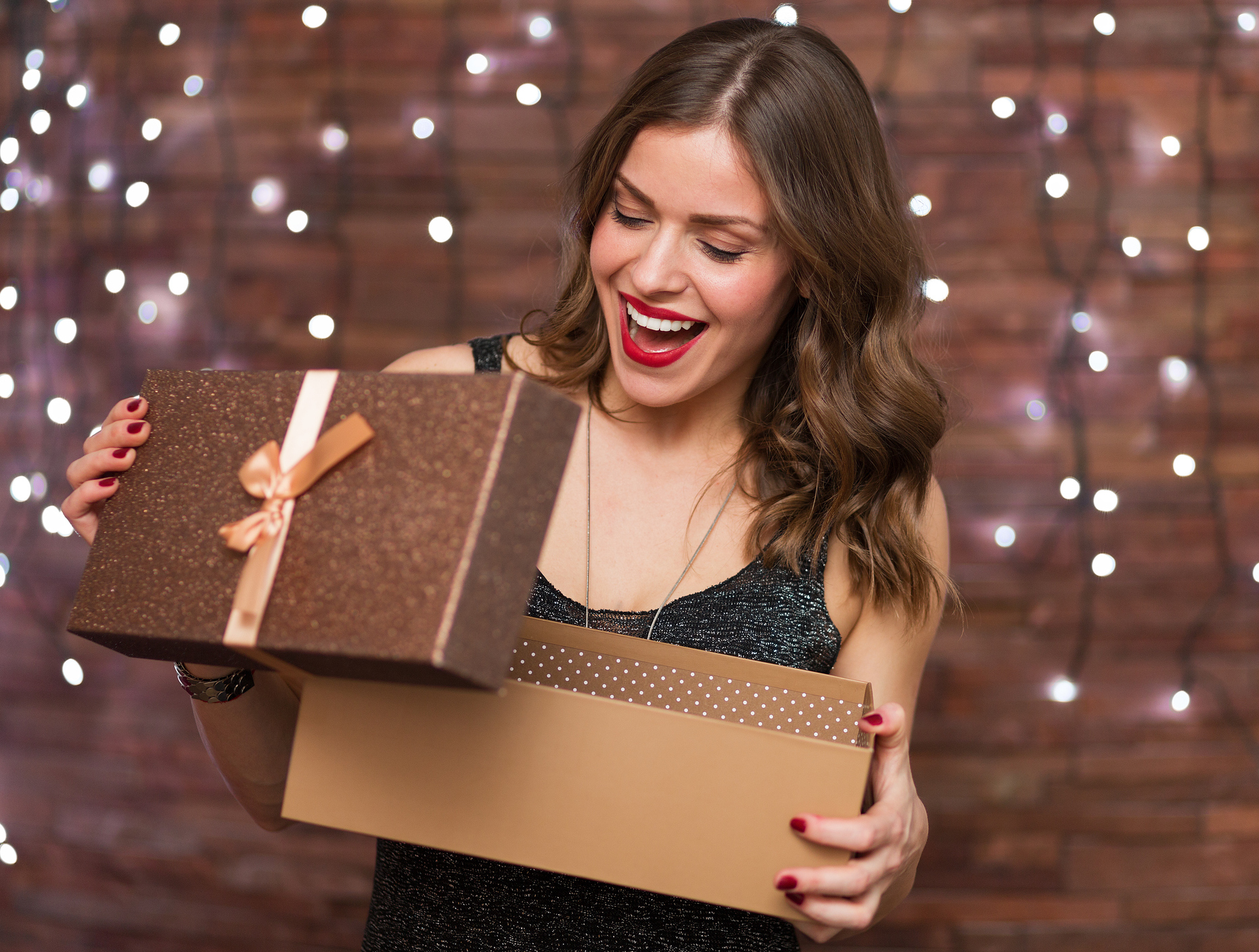 8 Awesome Holiday Gifts For Women